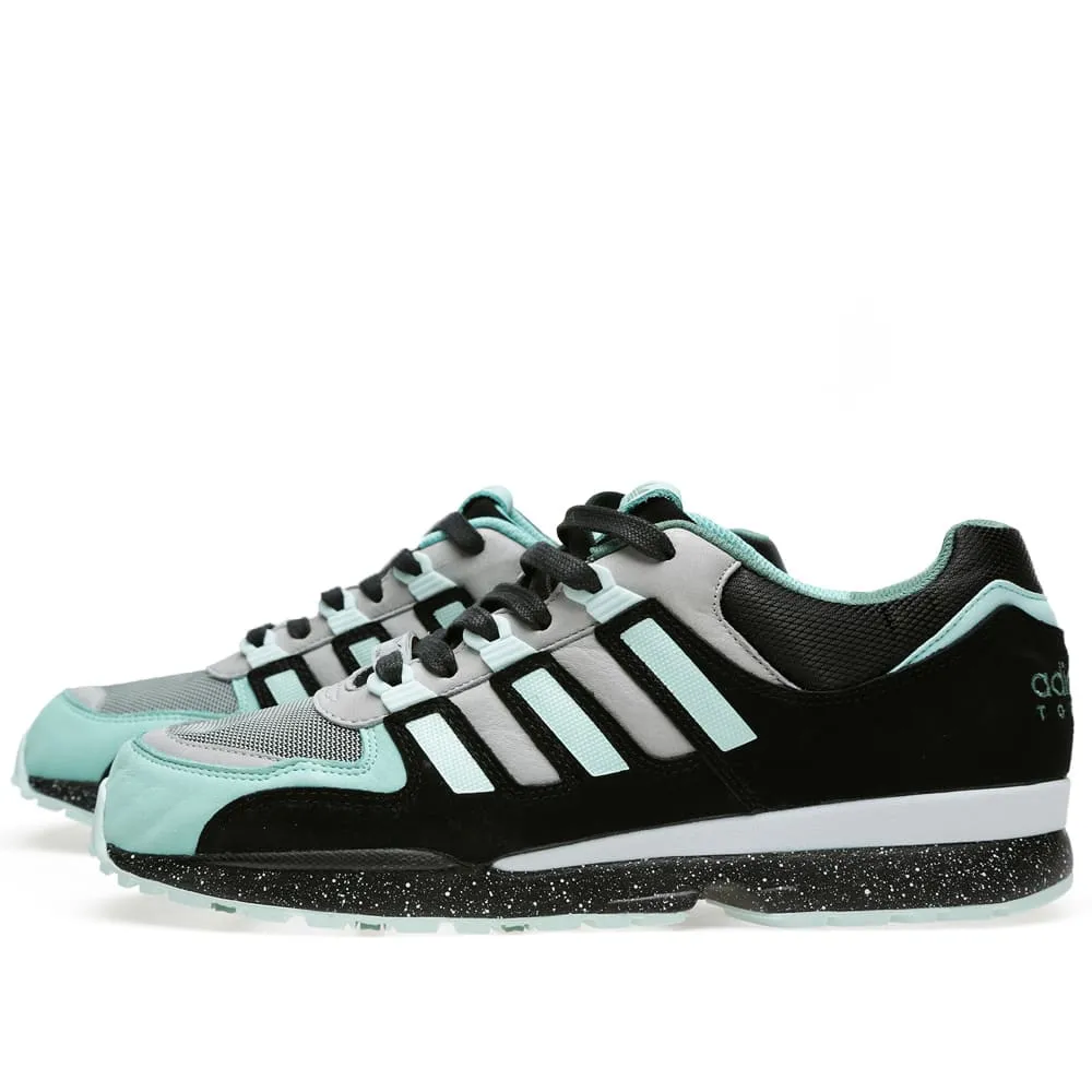 Adidas Consortium x Sneaker Freaker Torsion Integral SBlack & White Vapour