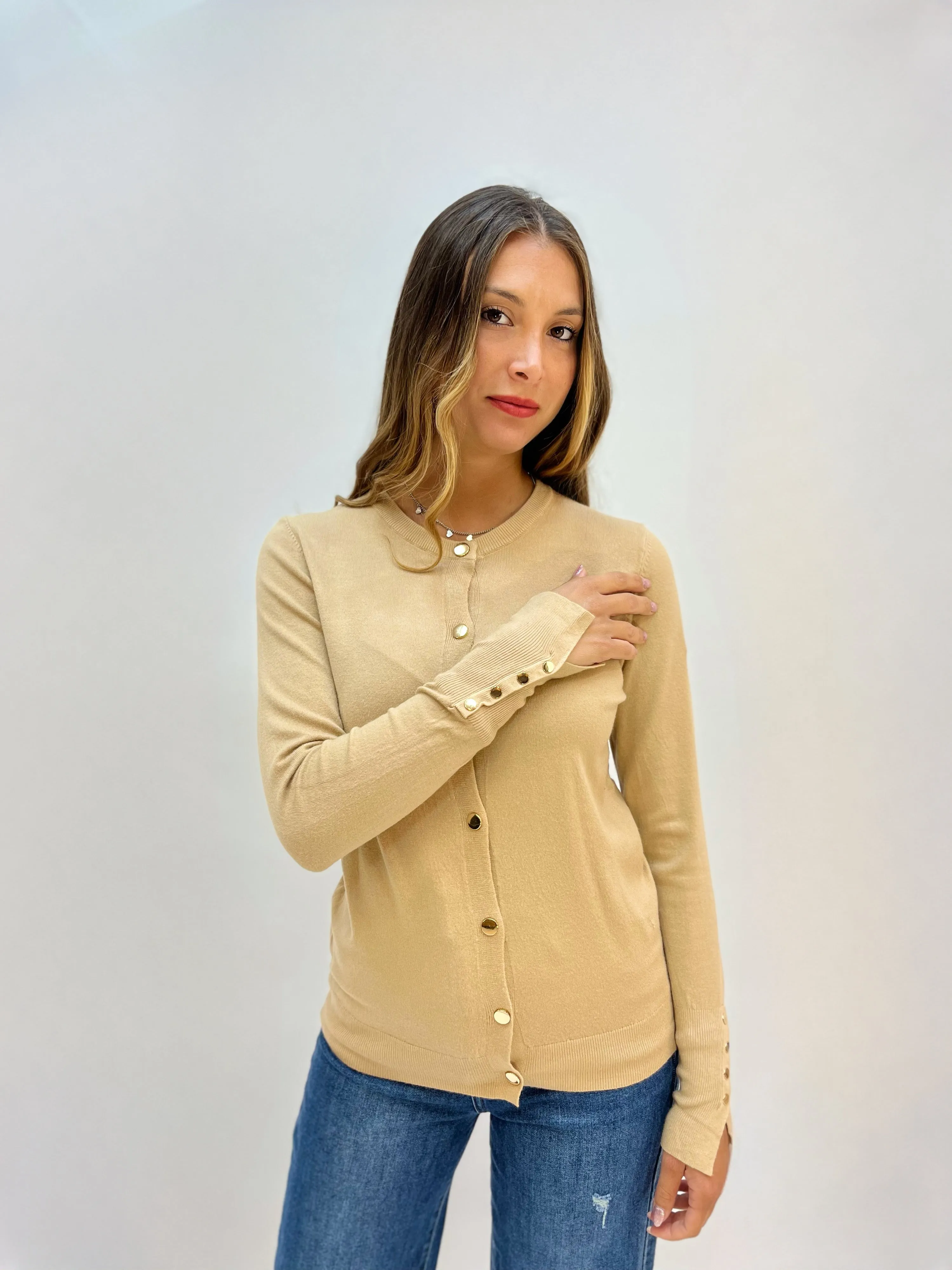 Cardigan basic con bottoni lucidi