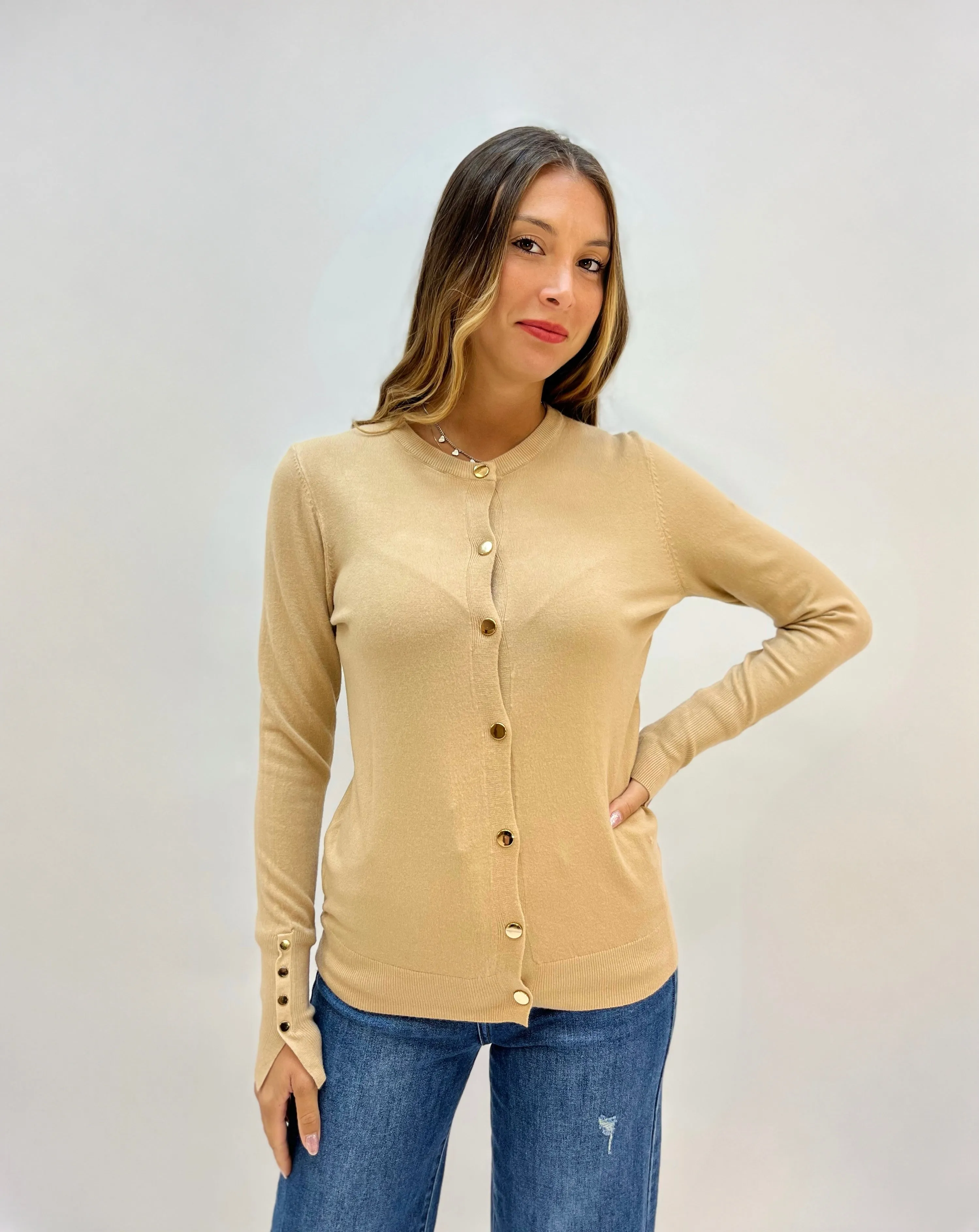 Cardigan basic con bottoni lucidi