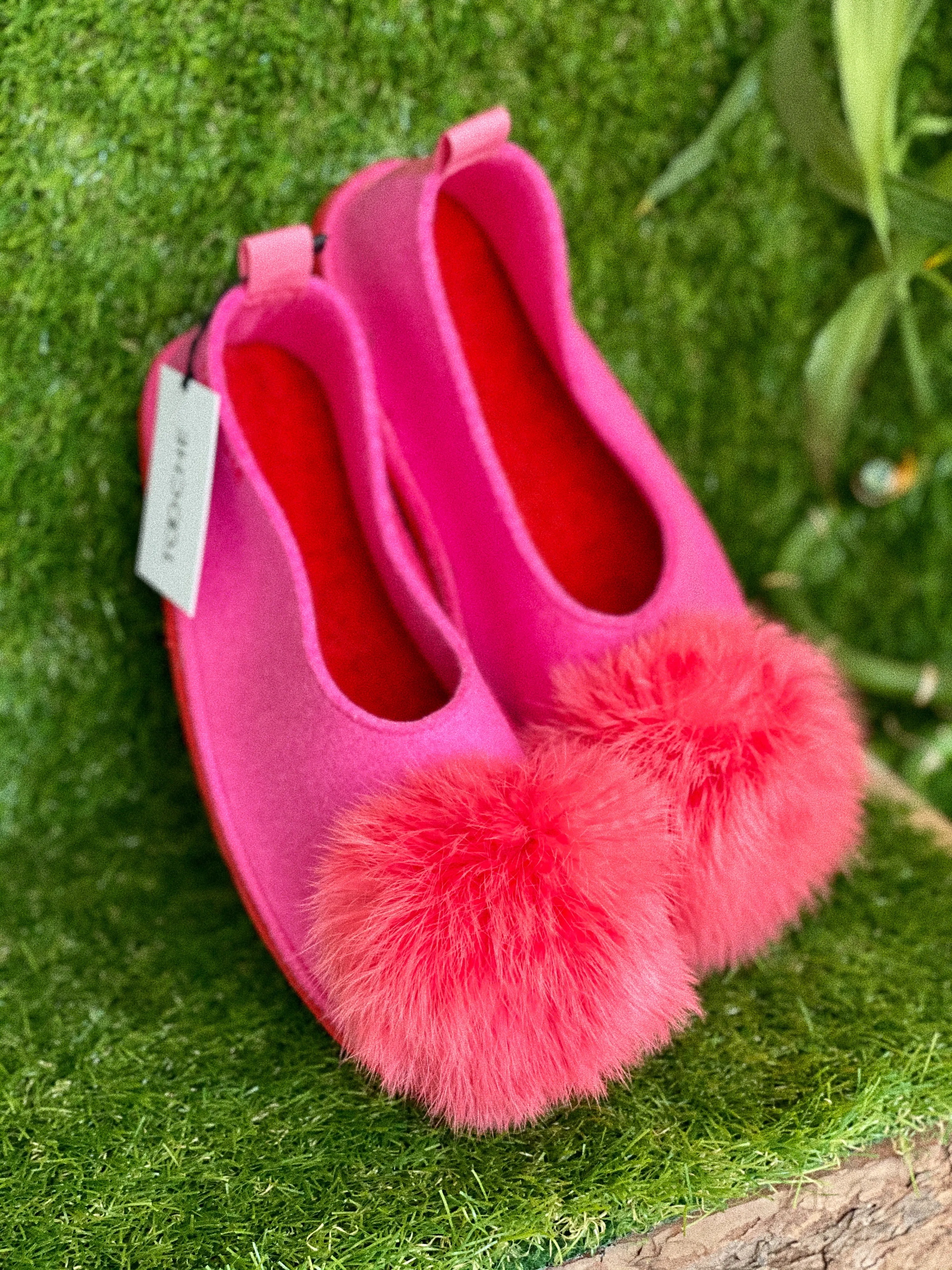 CORAL POMPOM slippers