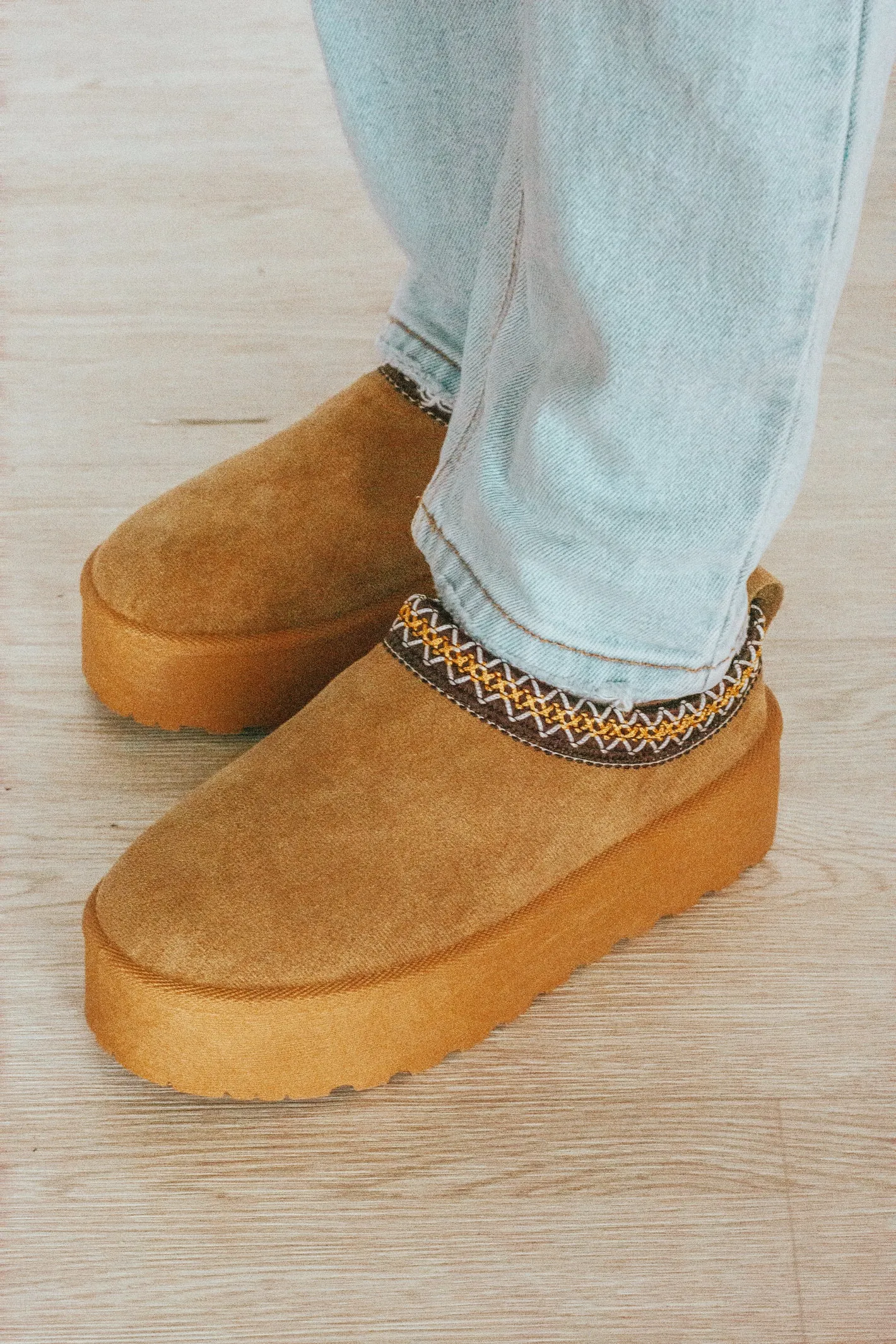 Cozy Love Camel Braided Slipper