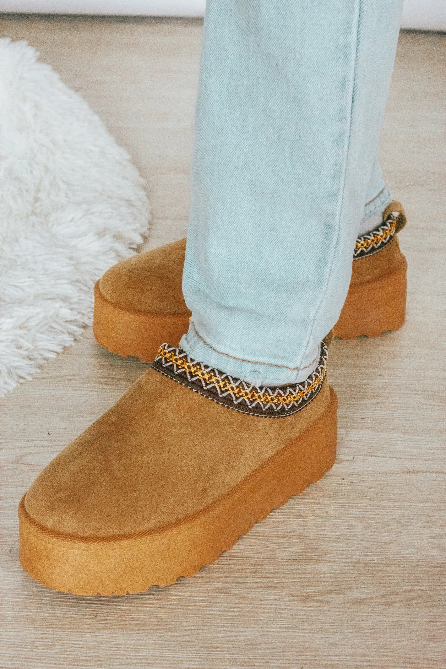 Cozy Love Camel Braided Slipper