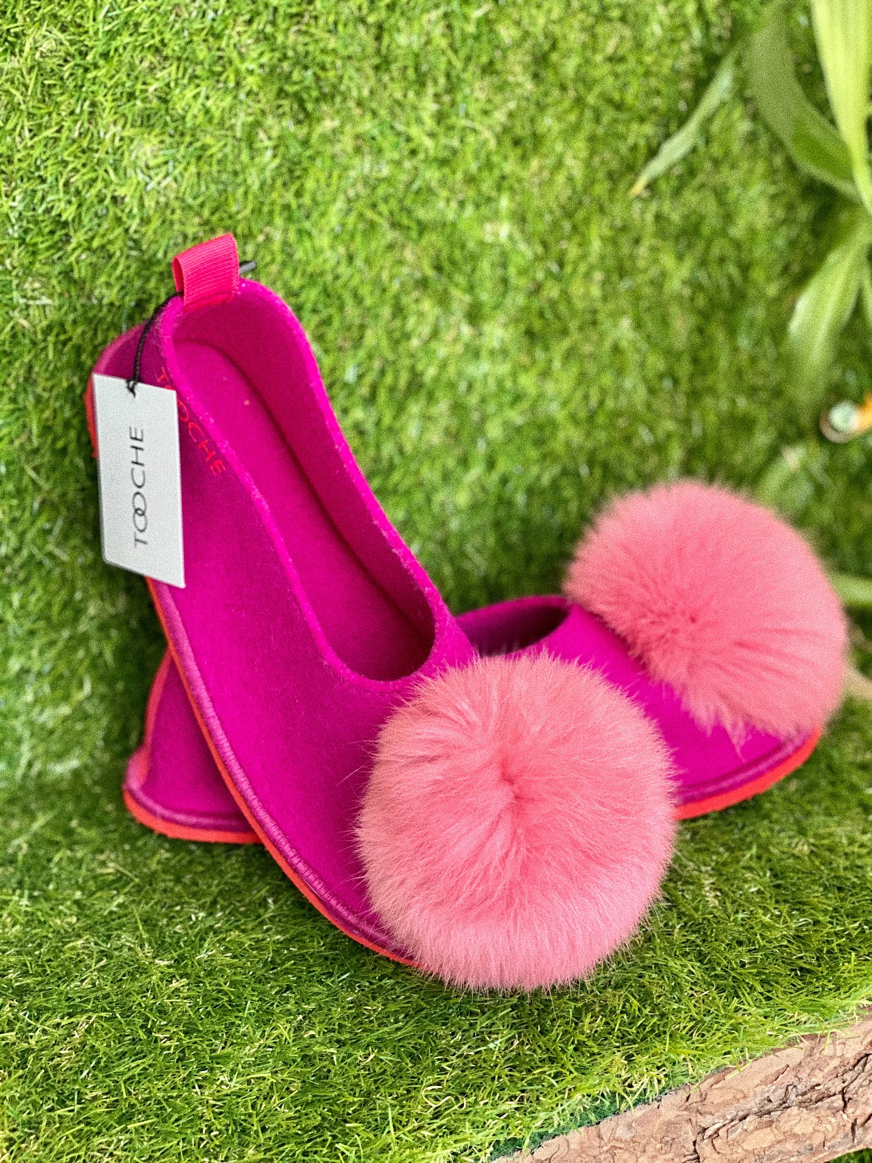 FUCHSIA POMPOM slippers