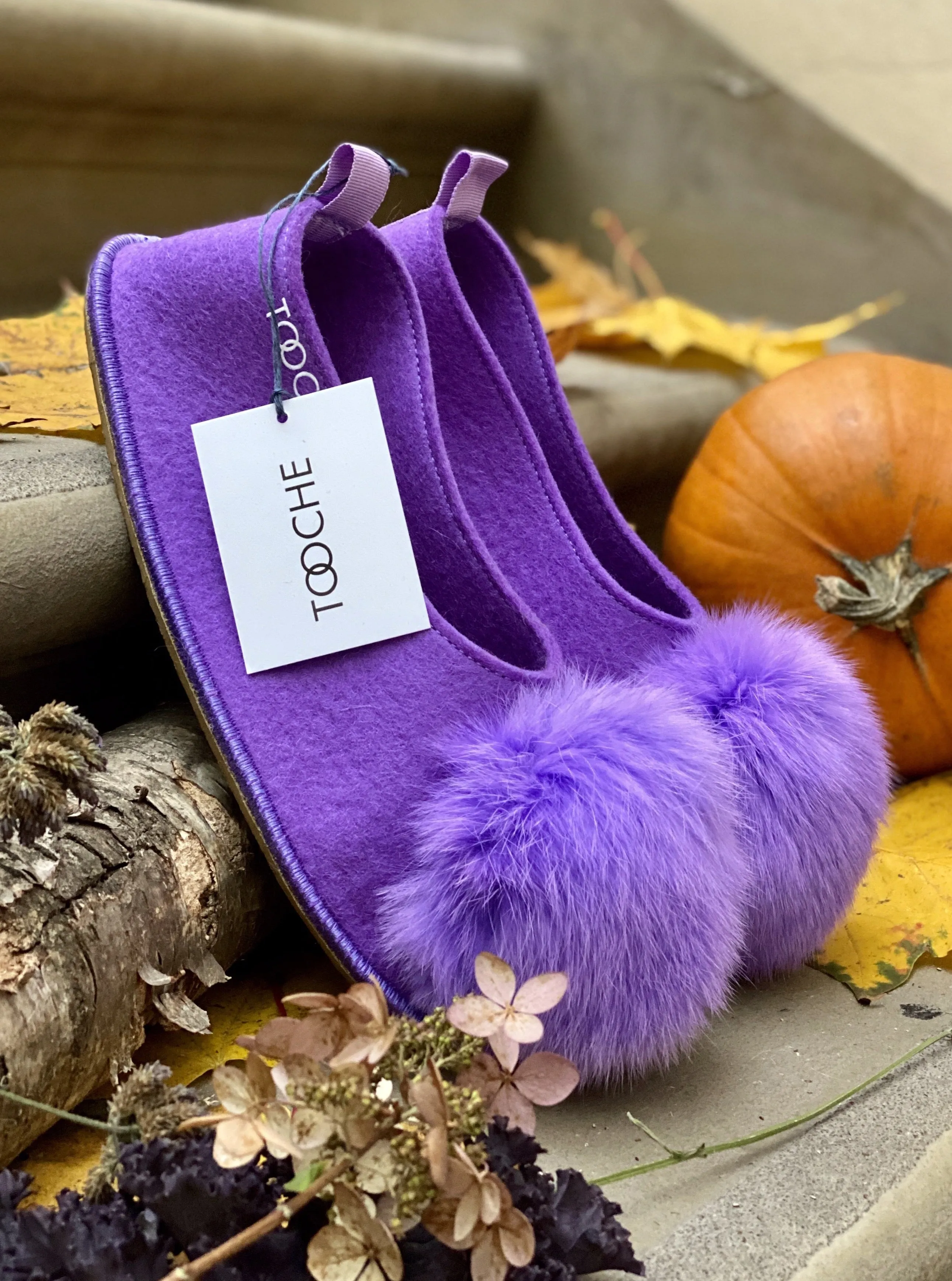 LAVENDER POMPOM slippers