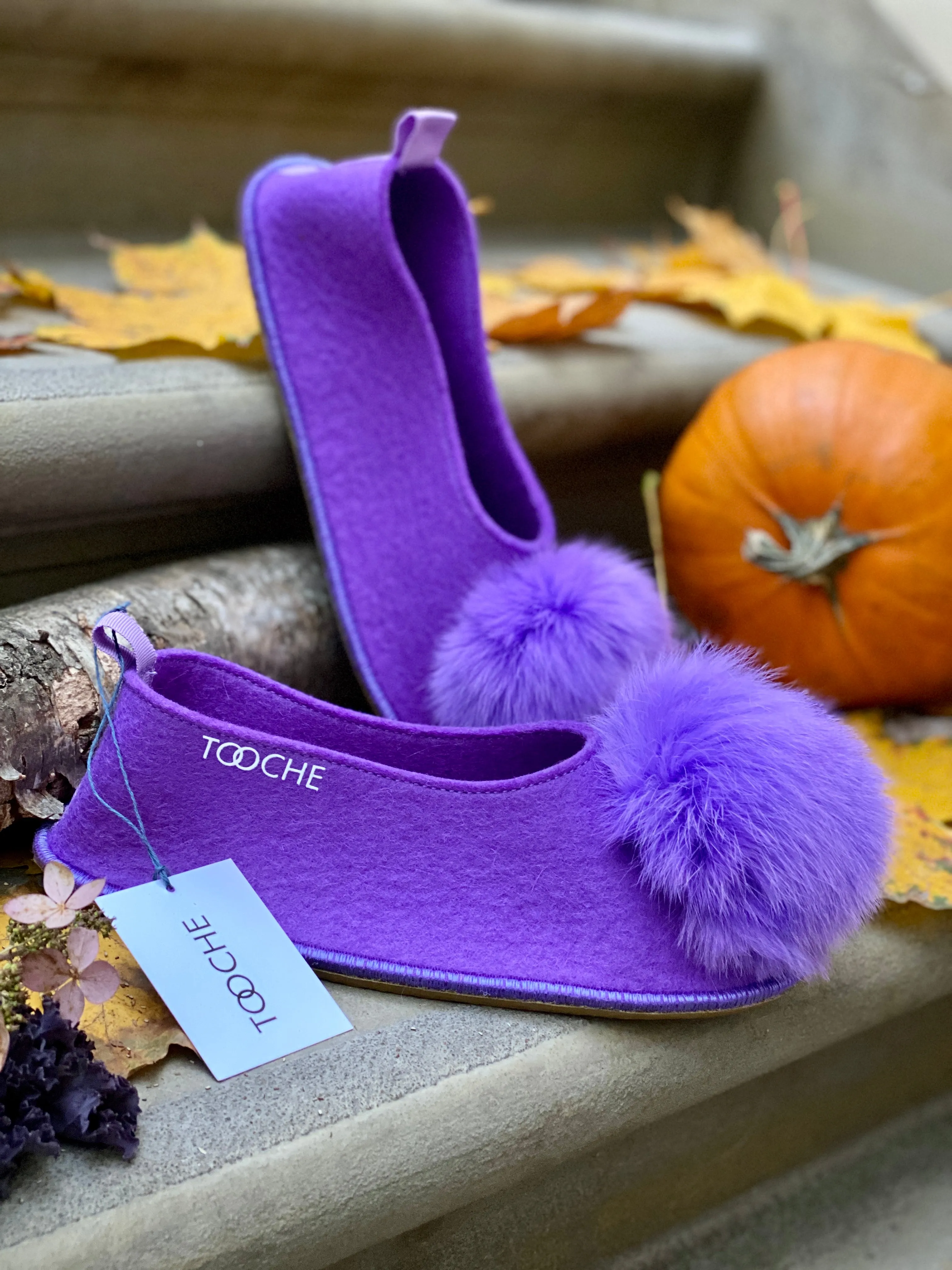 LAVENDER POMPOM slippers