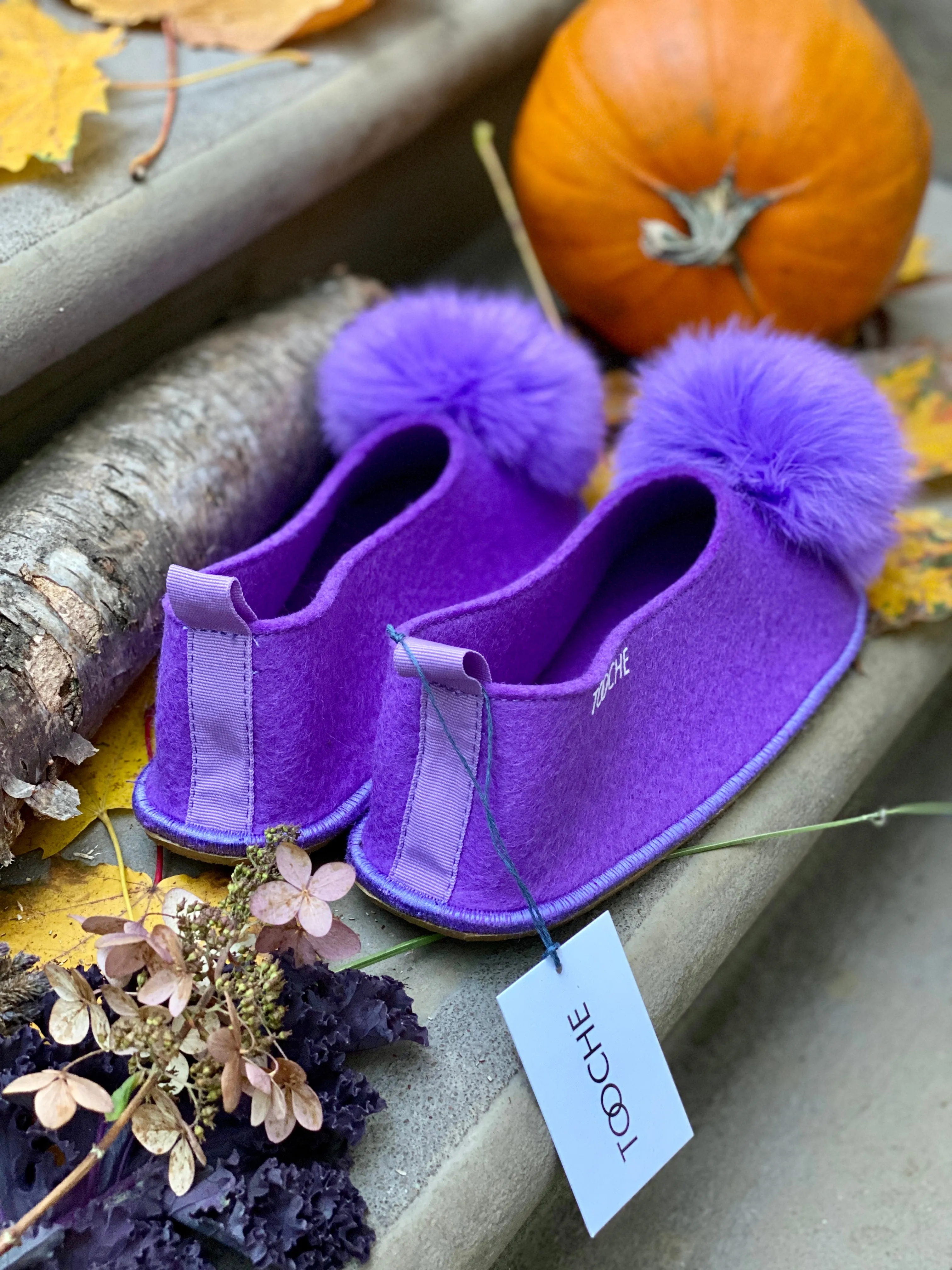 LAVENDER POMPOM slippers