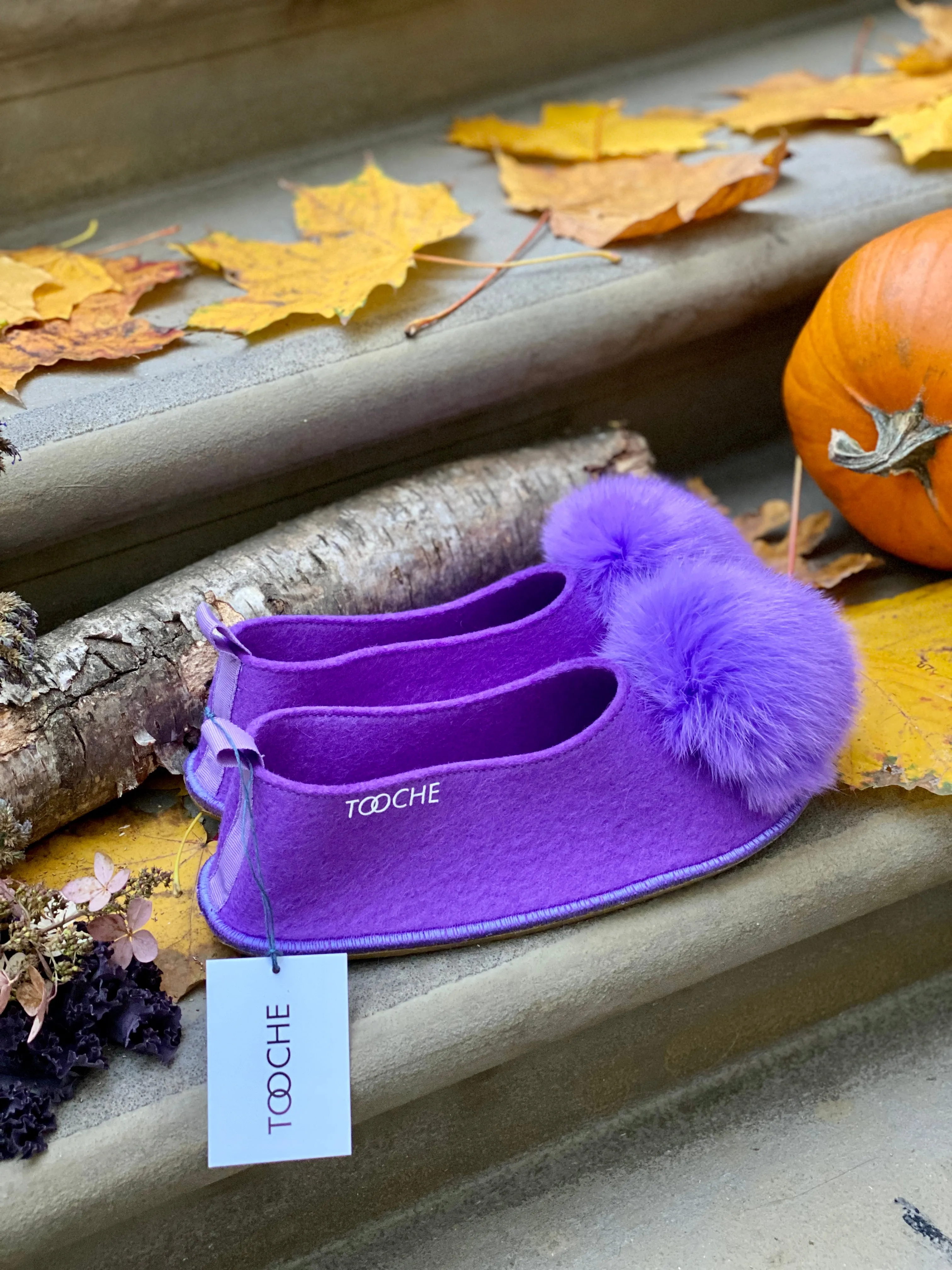 LAVENDER POMPOM slippers