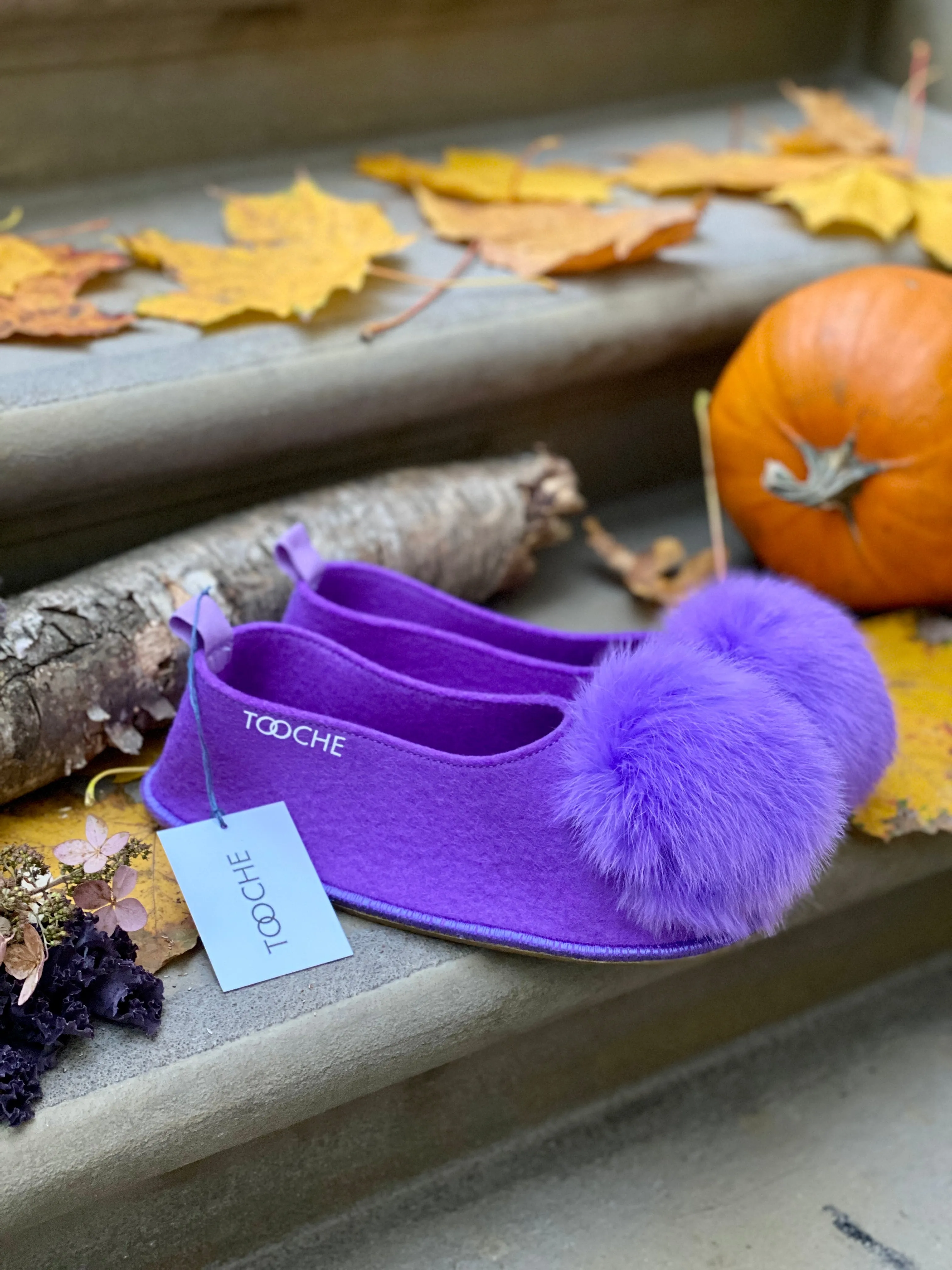 LAVENDER POMPOM slippers