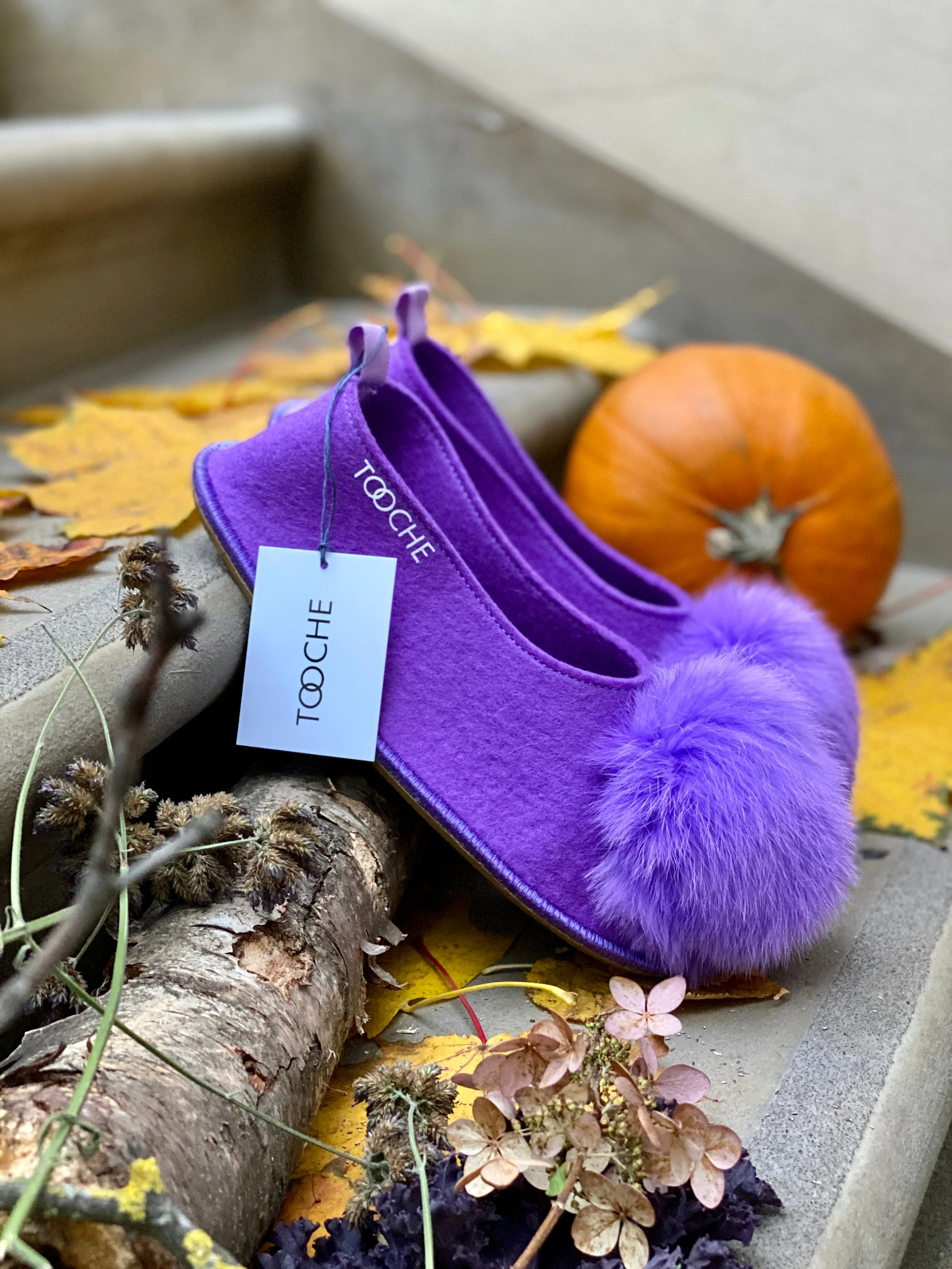 LAVENDER POMPOM slippers