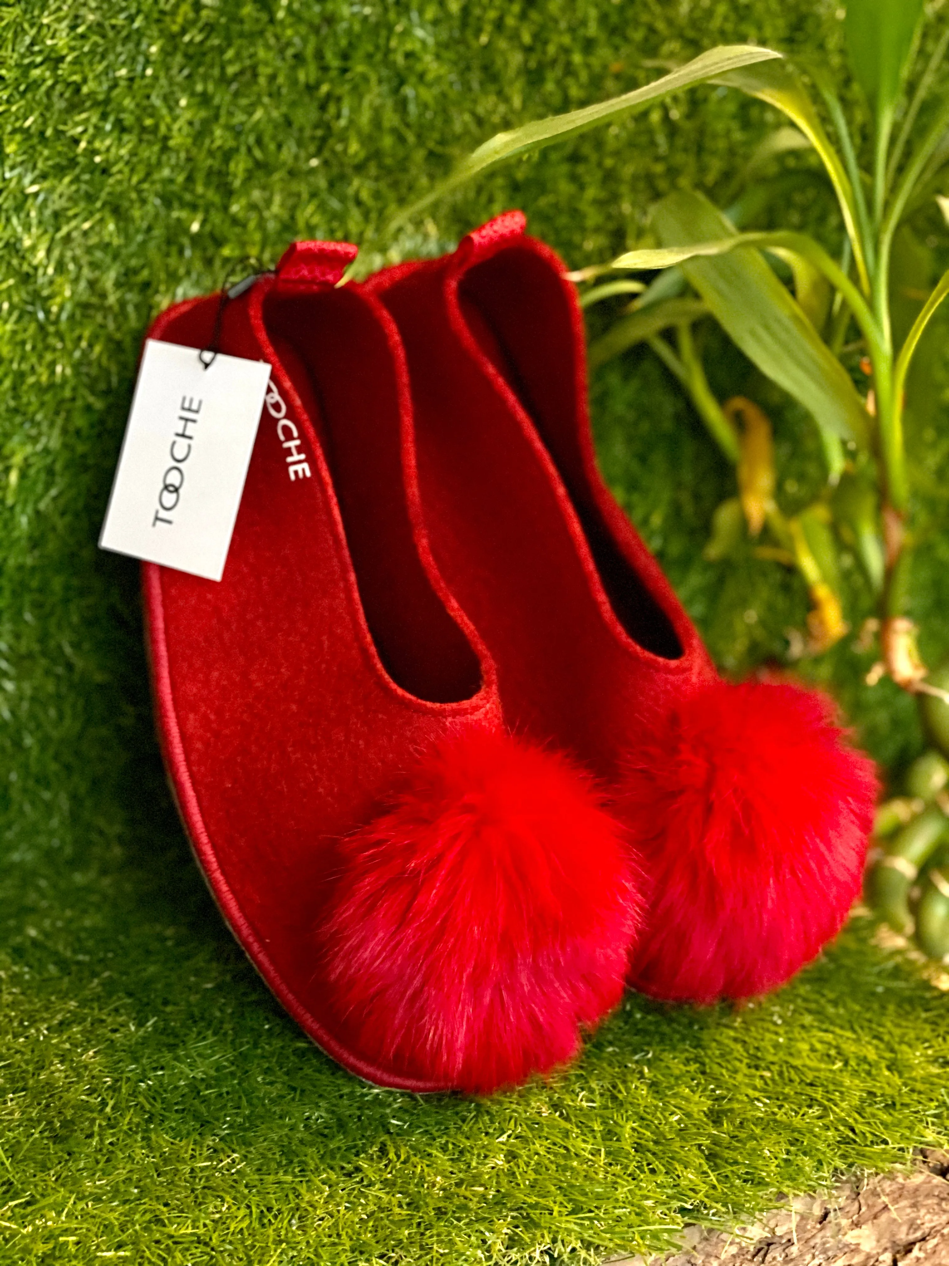 LOVE pom pom slippers