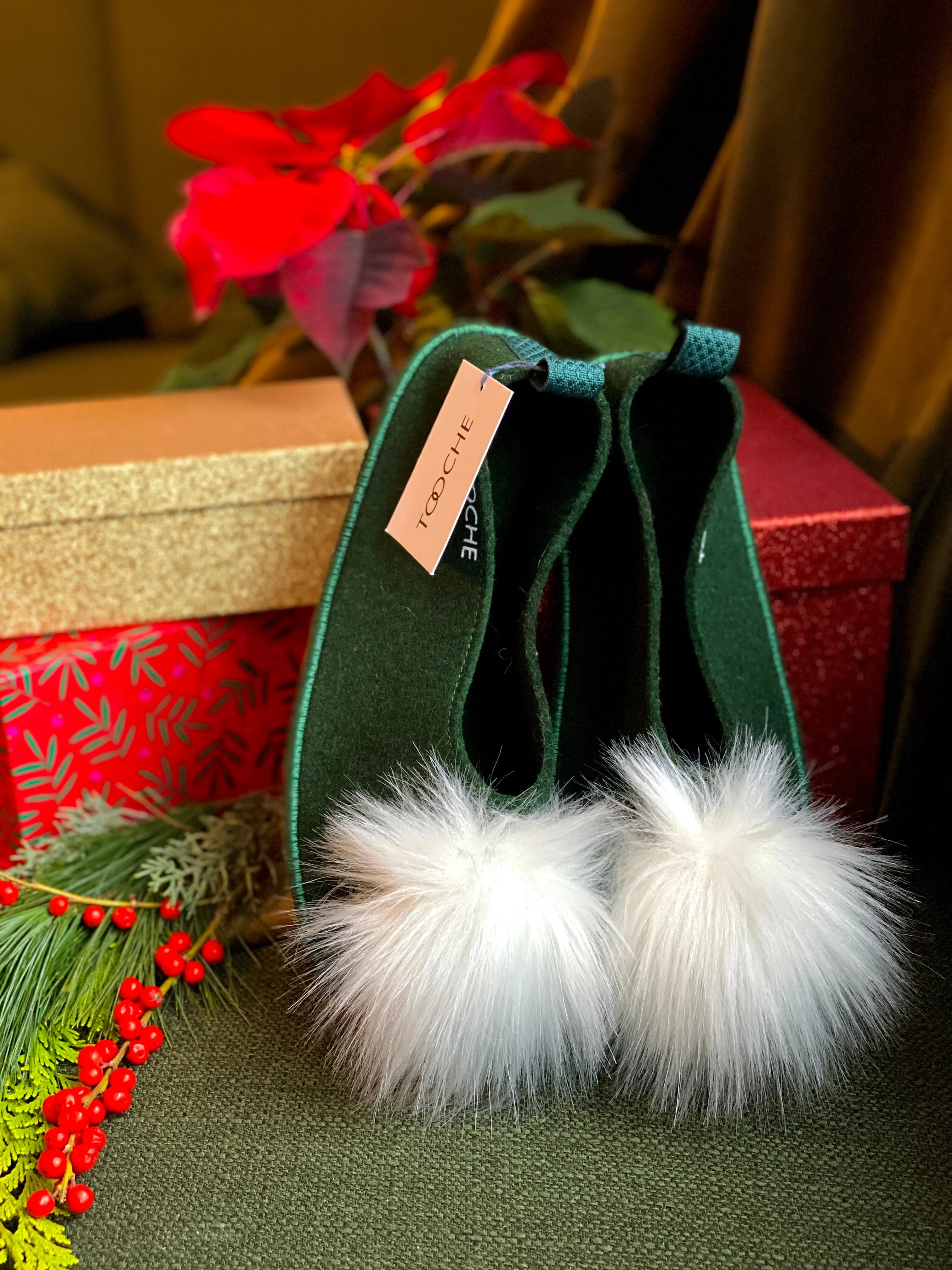 NY VEGAN POMPOM slippers