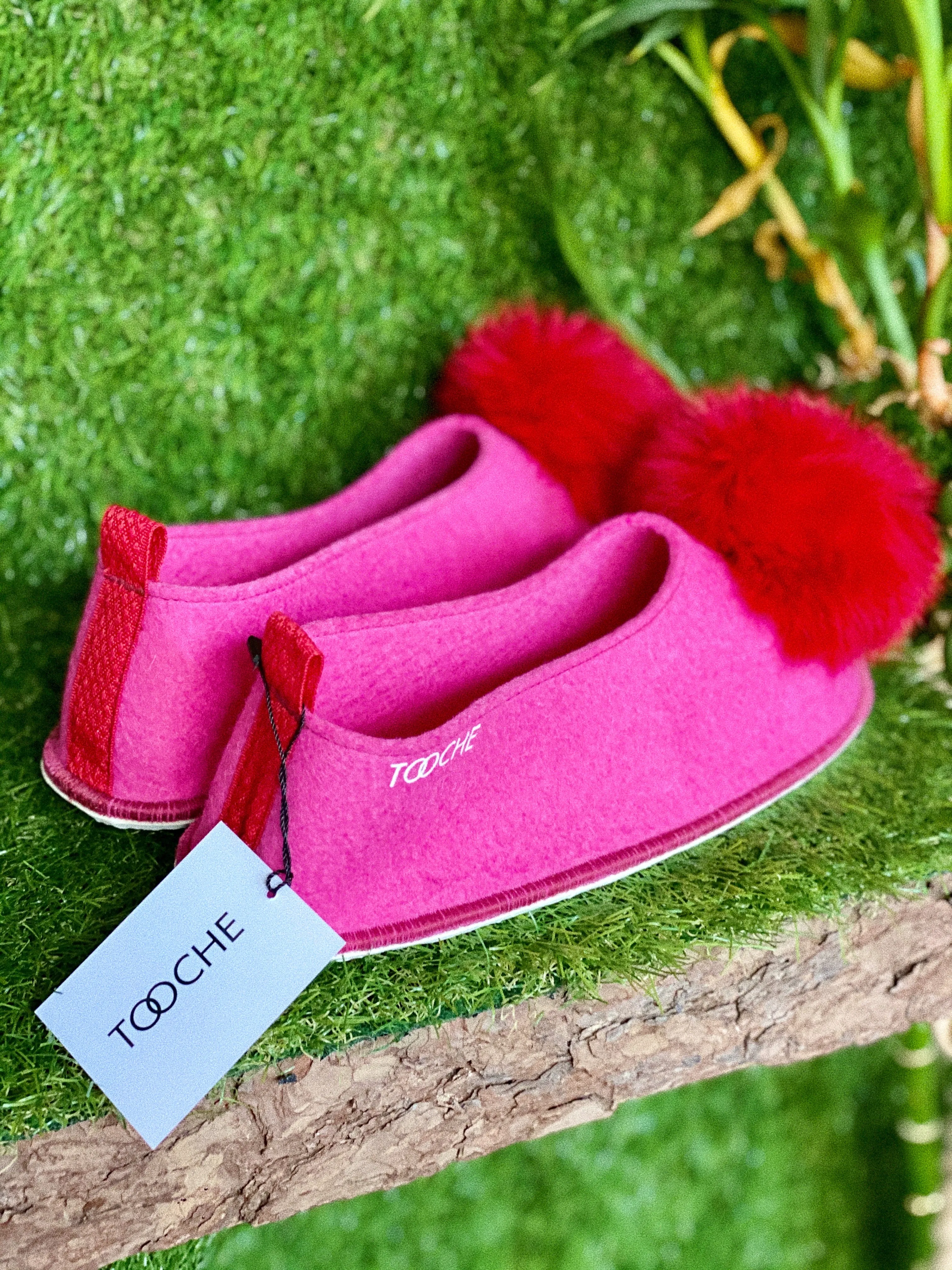 PINKY POMPOM slippers