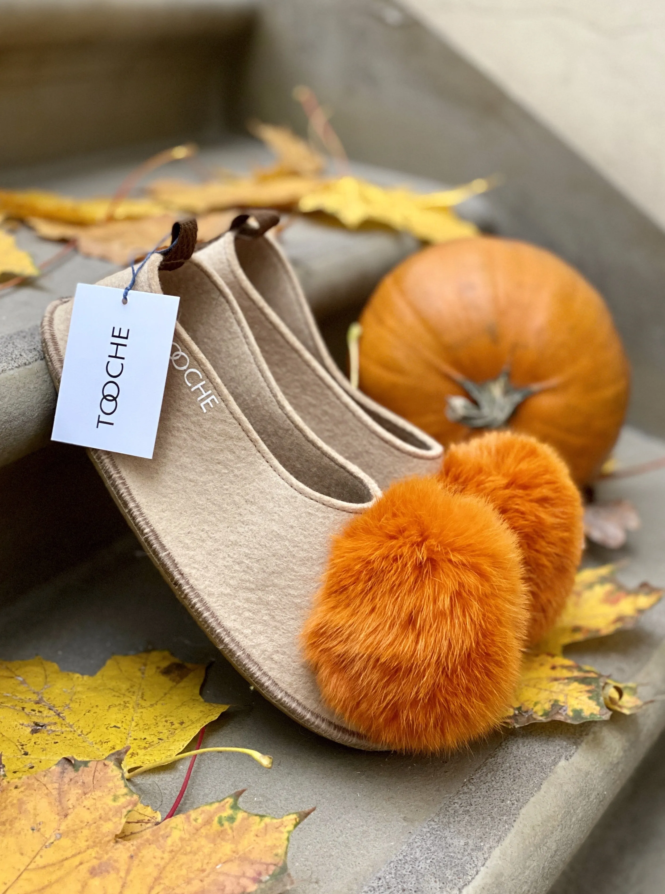 PUMPKIN LATTE POMPOM slippers