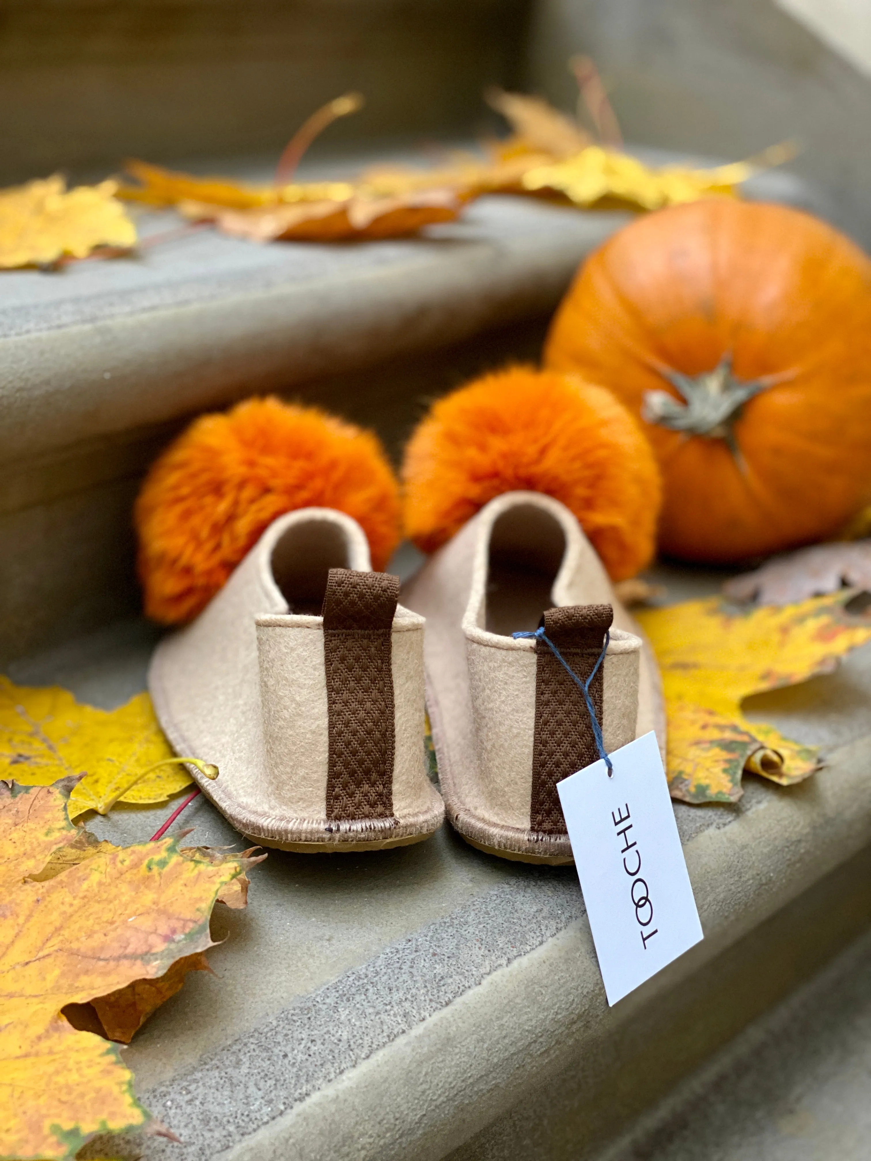 PUMPKIN LATTE POMPOM slippers