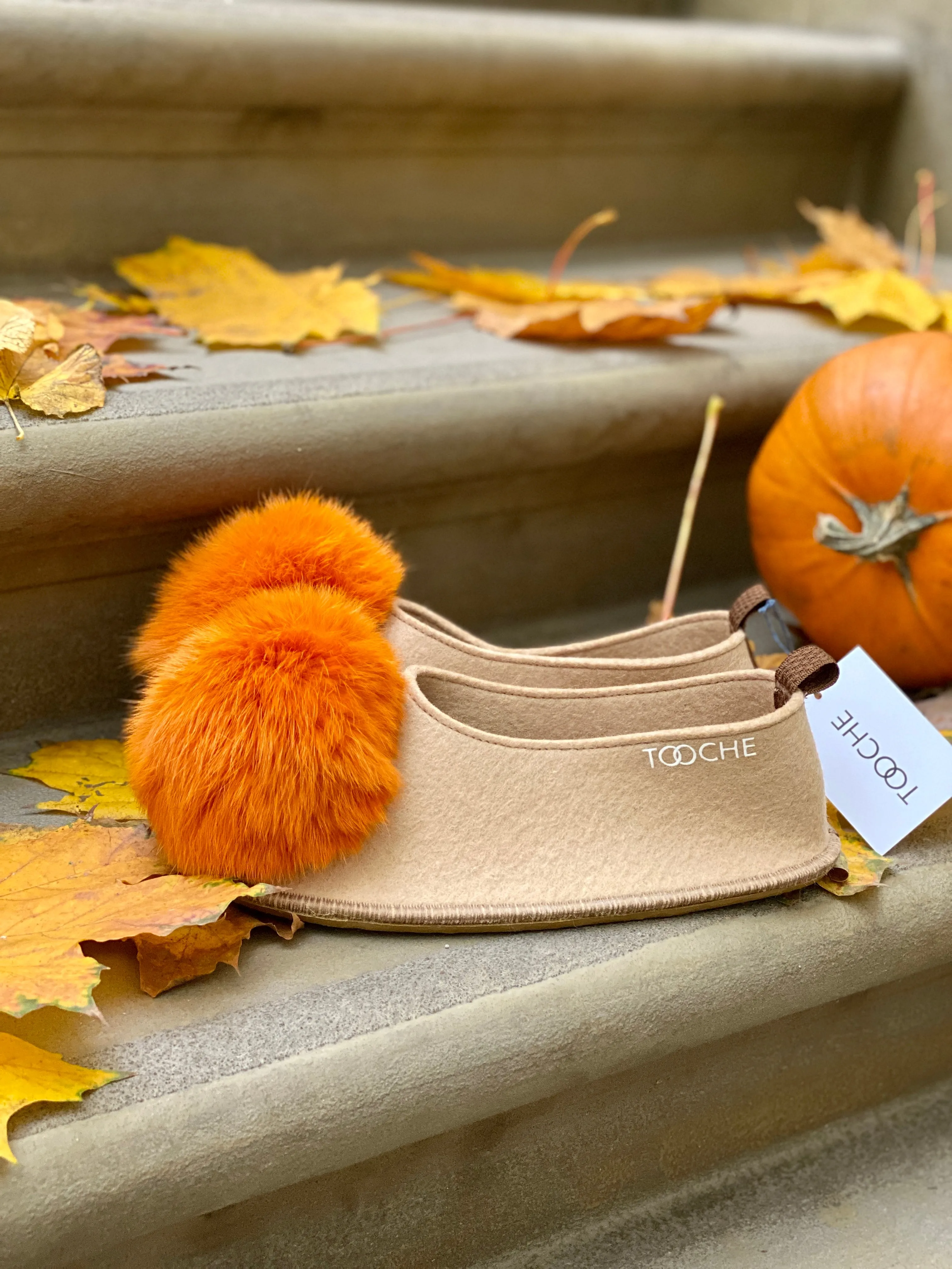 PUMPKIN LATTE POMPOM slippers