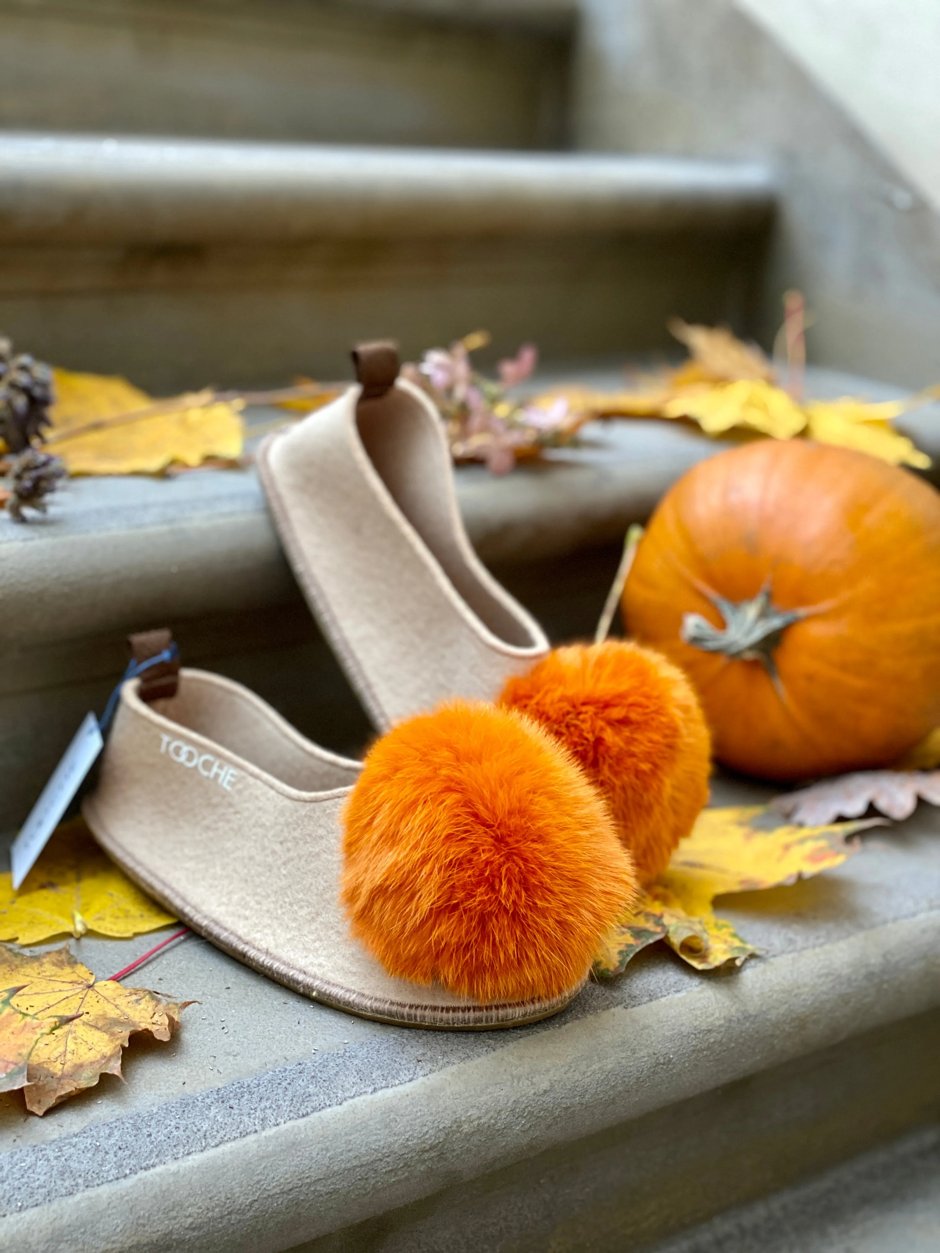 PUMPKIN LATTE POMPOM slippers