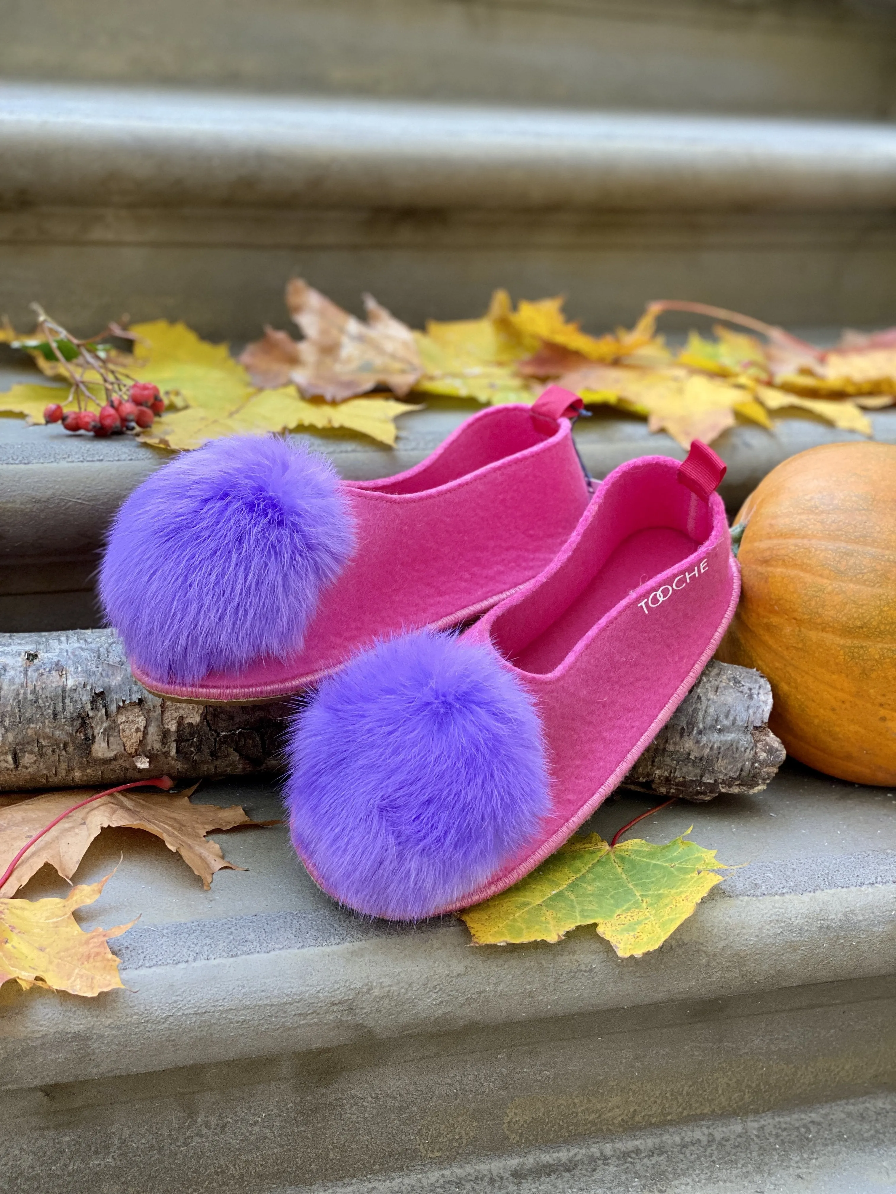 SUNSET POMPOM slippers