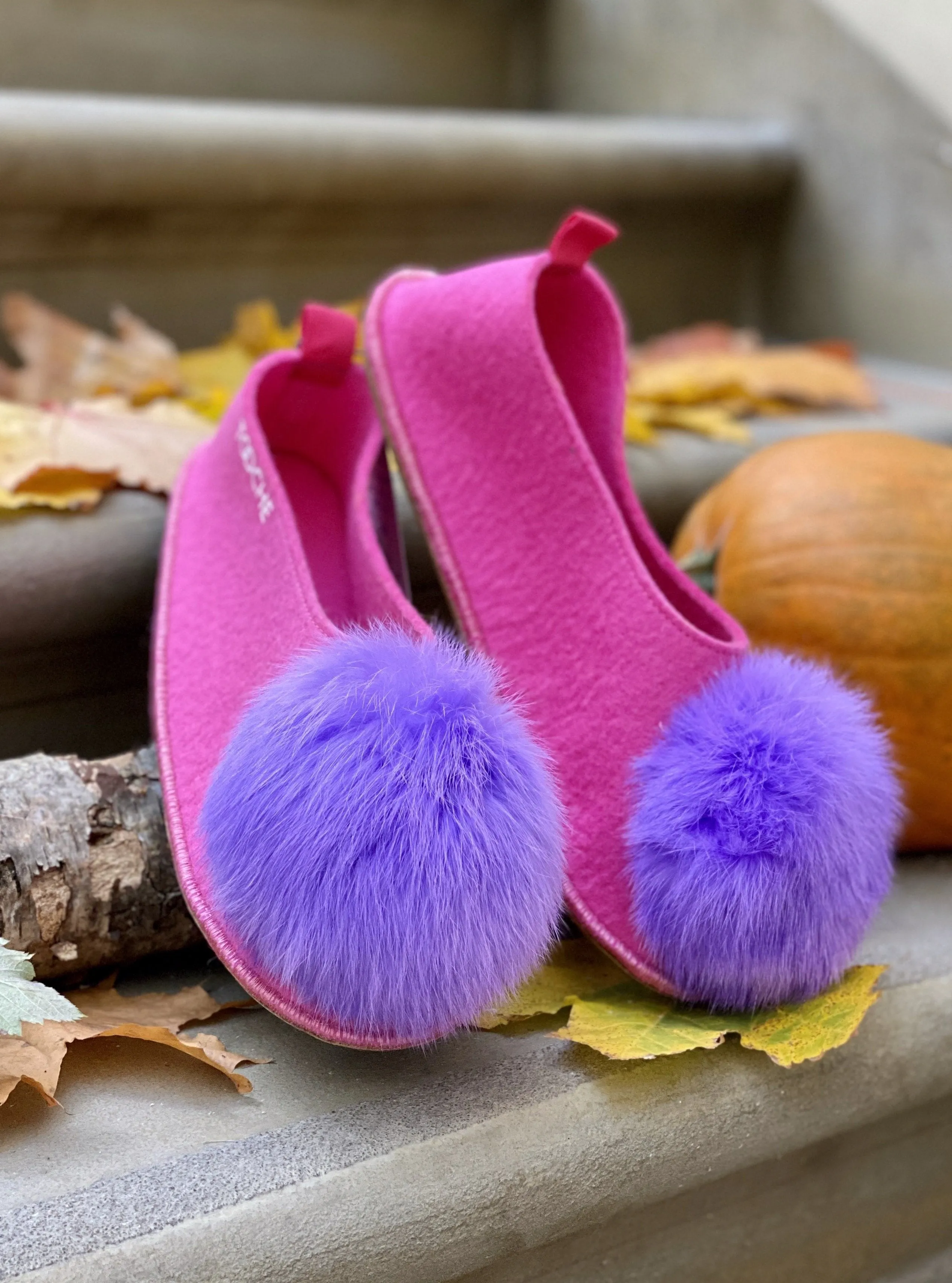 SUNSET POMPOM slippers