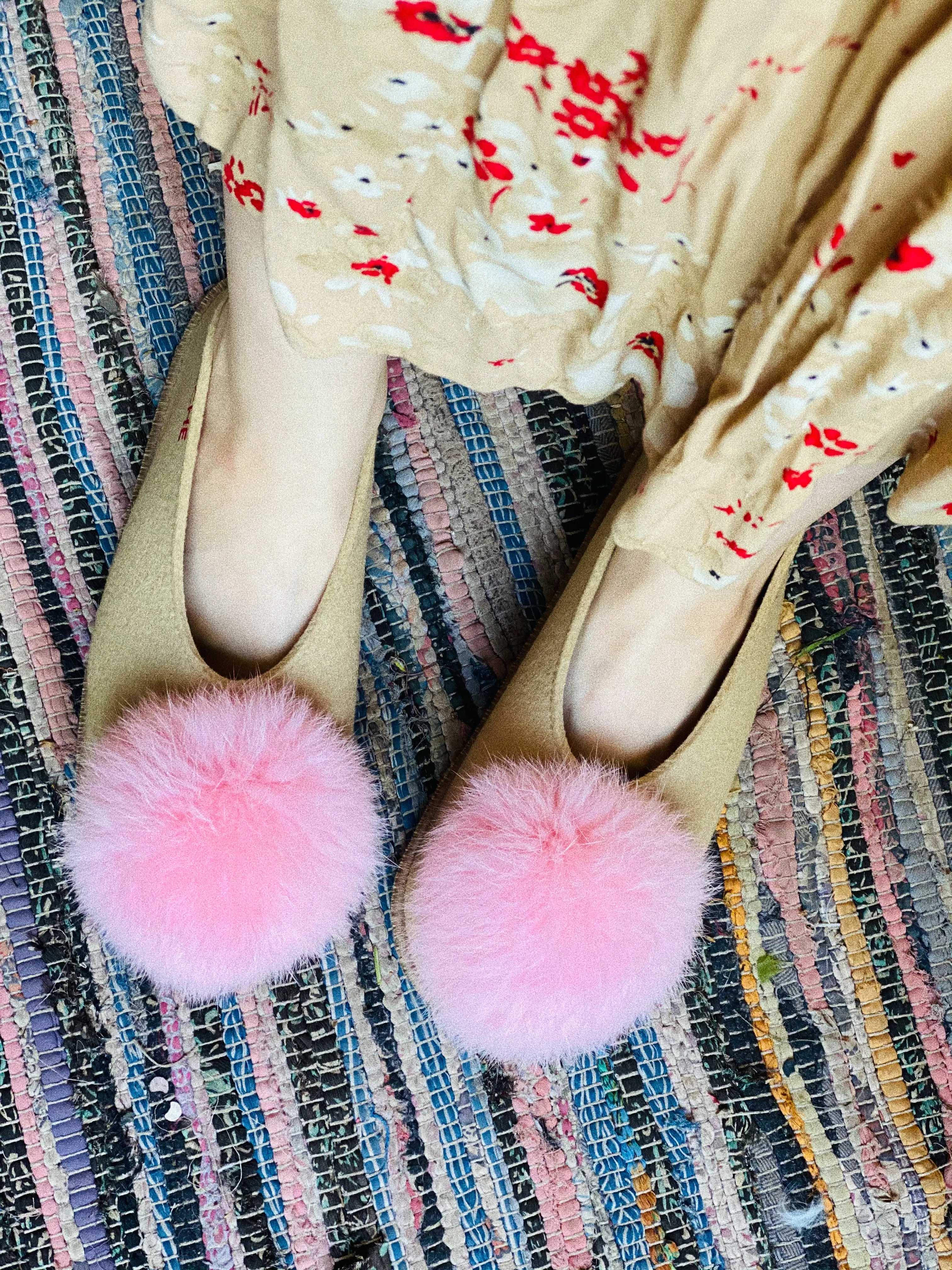 VANILLA POMPOM slippers